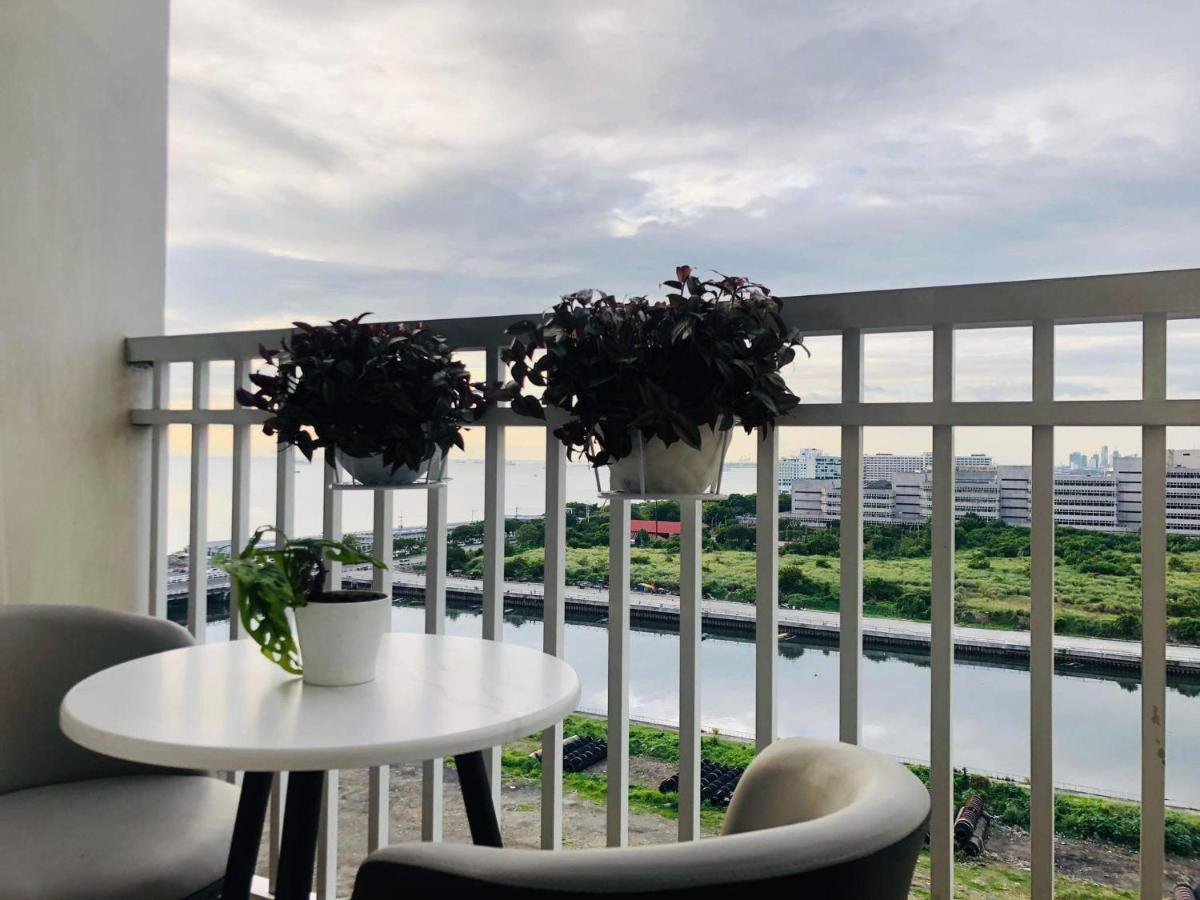 Ebony's Place At Shore Residences Manila